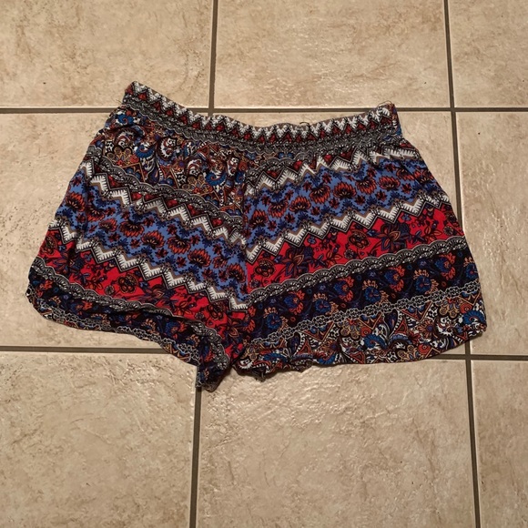 Patterned Shorts - Picture 2 of 5